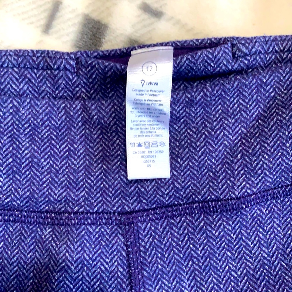 Girls Ivivva legging, color blue, size 12